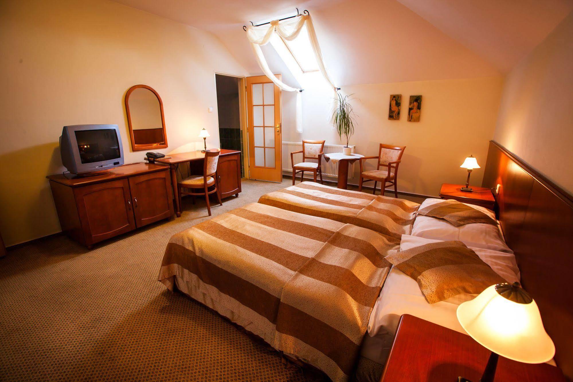 Park Hotel Tartuf Beladice Экстерьер фото